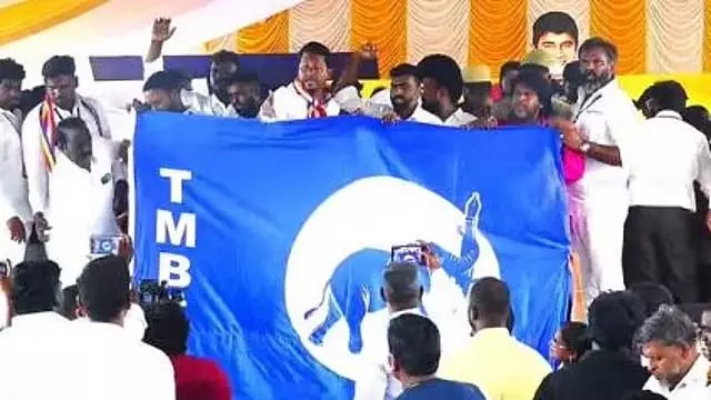 तमिलनाडु बहुजन समाज : आर्मस्ट्रांग की पत्नी ने सुनहरे झंडे के साथ नई पार्टी शुरू की तमिलनाडु बहुजन समाज : आर्मस्ट्रांग की पत्नी ने सुनहरे झंडे के साथ नई पार्टी शुरू की