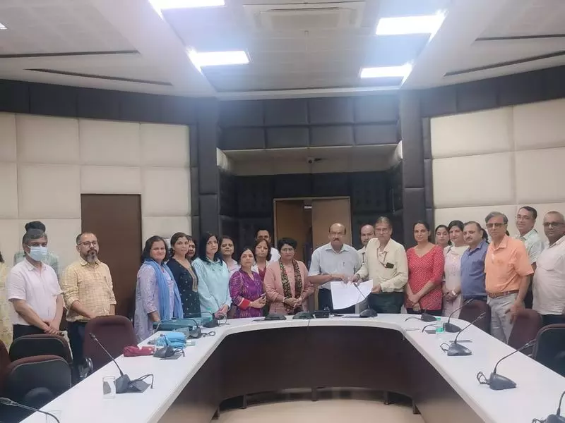 सरकार ने PGIMS के शिक्षकों को फिर भिवानी मेडिकल कॉलेज में तैनात किया सरकार ने PGIMS के शिक्षकों को फिर भिवानी मेडिकल कॉलेज में तैनात किया