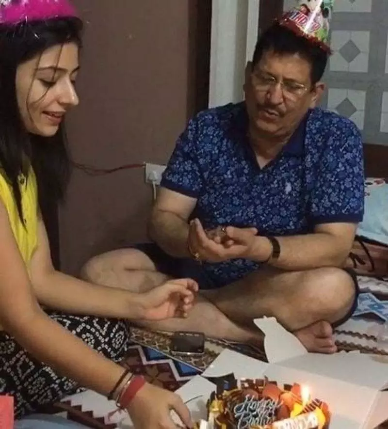 Punjabi अभिनेत्री तानिया के पिता को मोगा क्लिनिक में गोली मारी गई, हालत गंभीर Punjabi अभिनेत्री तानिया के पिता को मोगा क्लिनिक में गोली मारी गई, हालत गंभीर
