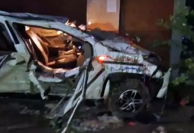 UP में दूल्हे को ले जा रही कार दुर्घटनाग्रस्त, 8 की मौत UP में दूल्हे को ले जा रही कार दुर्घटनाग्रस्त, 8 की मौत