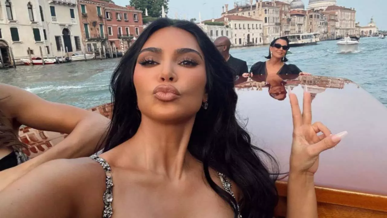 जेफ बेजोस-लॉरेन सांचेज की भव्य शादी में Kim Kardashian कानूनी लड़ाई क्यों लड़ रही थीं? जेफ बेजोस-लॉरेन सांचेज की भव्य शादी में Kim Kardashian कानूनी लड़ाई क्यों लड़ रही थीं?