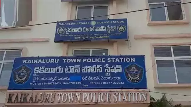 Andhra : प्रेम विवाह दो गांवों के बीच झड़प, कई घायल Andhra : प्रेम विवाह दो गांवों के बीच झड़प, कई घायल