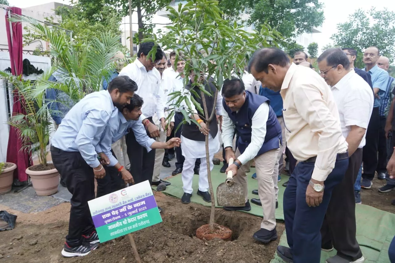 एक पेड़ माँ के नाम अभियान पर्यावरण संरक्षण का प्रतीक : मंत्री केदार कश्यप एक पेड़ माँ के नाम अभियान पर्यावरण संरक्षण का प्रतीक : मंत्री केदार कश्यप