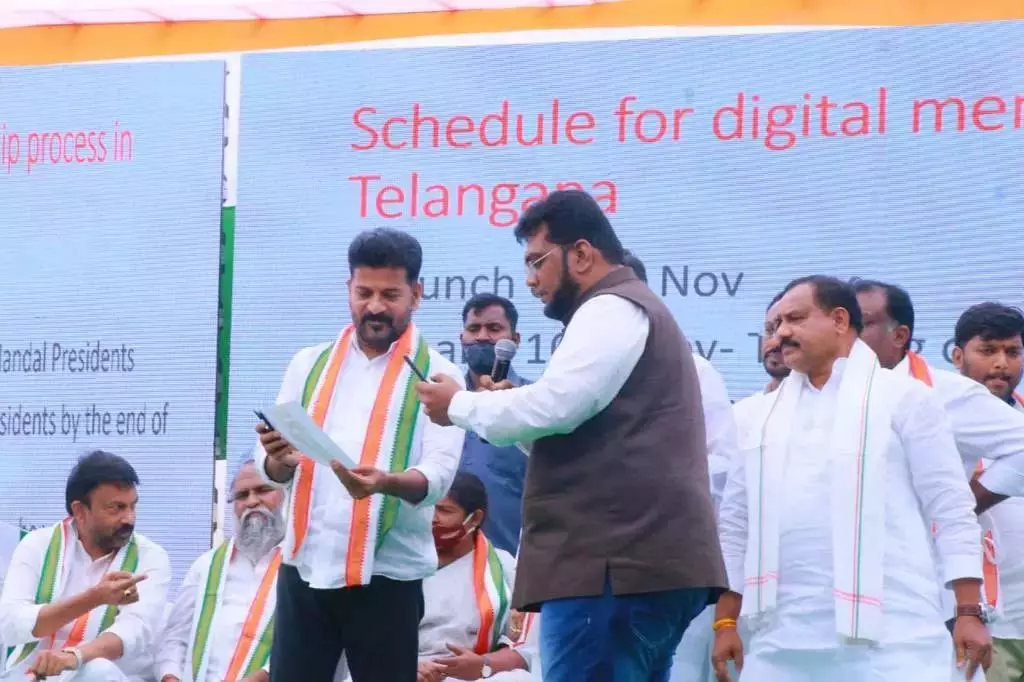 Revanth ने लड़कियों को यौन उत्पीड़न से बचाने की ज़रूरत पर ज़ोर दिया Revanth ने लड़कियों को यौन उत्पीड़न से बचाने की ज़रूरत पर ज़ोर दिया