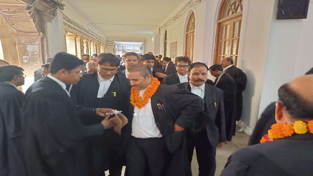 Prayagraj: बार एसोसिएशन चुनाव नामांकन की औपचारिकताएं संपन्न Prayagraj: बार एसोसिएशन चुनाव नामांकन की औपचारिकताएं संपन्न