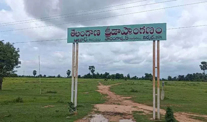 लापरवाही का सबूत.. खेल मैदान बेकार हैं लापरवाही का सबूत.. खेल मैदान बेकार हैं