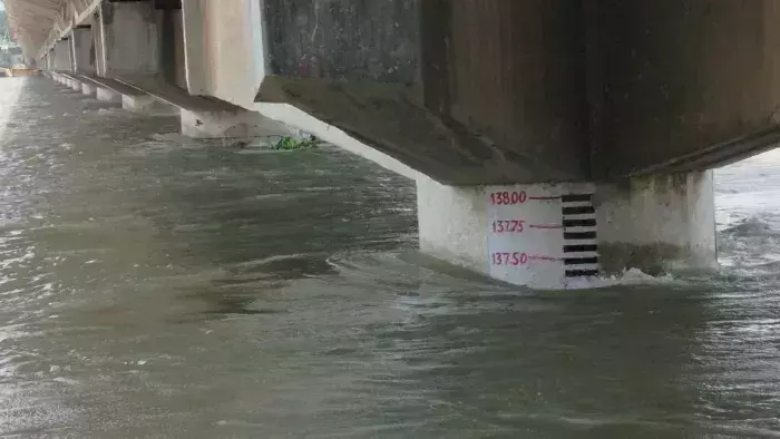Farrukhabad: गंगा का जलस्तर खतरे के निशान के करीब, 136 मीटर पर रिकॉर्ड Farrukhabad: गंगा का जलस्तर खतरे के निशान के करीब, 136 मीटर पर रिकॉर्ड