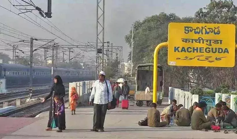 डेमो ट्रेन के नीचे आकर एक युवक ने आत्महत्या कर ली डेमो ट्रेन के नीचे आकर एक युवक ने आत्महत्या कर ली