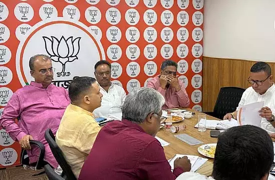 क्या शमिक सुरक्षा जाल छोड़कर पार्टी को नया रास्ता दिखाएंगे? क्या शमिक सुरक्षा जाल छोड़कर पार्टी को नया रास्ता दिखाएंगे?