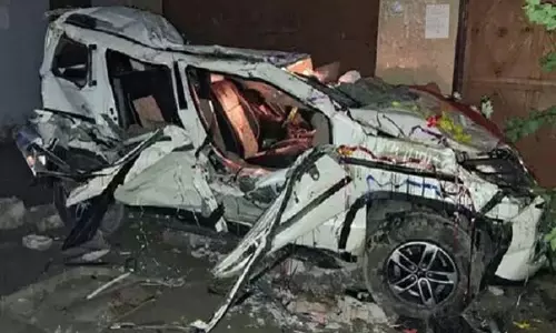 Up News: कॉलेज की दीवार से टकराई बोलेरो,8 की मौत,कई घायल Up News: कॉलेज की दीवार से टकराई बोलेरो,8 की मौत,कई घायल