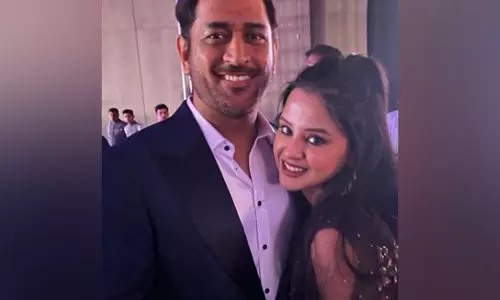 Sakshi Singh ने धोनी के साथ अपनी शादी की 15वीं सालगिरह मनाई Sakshi Singh ने धोनी के साथ अपनी शादी की 15वीं सालगिरह मनाई