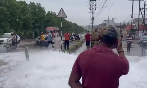 रायपुर में रिंग रोड नंबर 1 पर पानी सप्लाई की पाइप टूटी, जल भराव