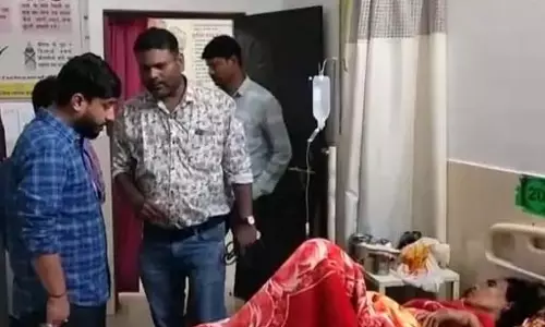 स्वास्थ्य केंद्र में टपक रहा पानी, डायरिया मरीज कहां जाए?