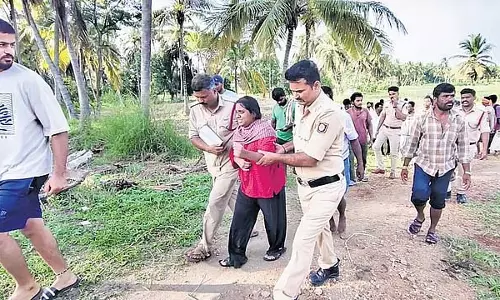 आत्महत्या का प्रयास: छात्रा ने कावेरी नदी में छलांग लगाई, पेड़ में फंसी, पूरी रात संघर्ष किया आत्महत्या का प्रयास: छात्रा ने कावेरी नदी में छलांग लगाई, पेड़ में फंसी, पूरी रात संघर्ष किया