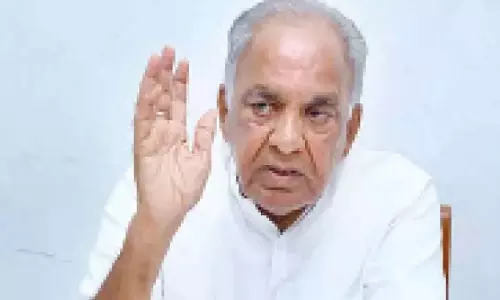 मुख्य सचिव के खिलाफ टिप्पणी के लिए मंत्री ने भाजपा MLC की आलोचना की मुख्य सचिव के खिलाफ टिप्पणी के लिए मंत्री ने भाजपा MLC की आलोचना की