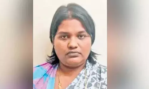 पति की हत्या: हार्ट अटैक की झूठी कहानी बताने पर पत्नी गिरफ्तार पति की हत्या: हार्ट अटैक की झूठी कहानी बताने पर पत्नी गिरफ्तार