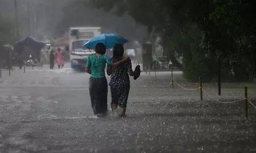 Mumbai : आईएमडी ने कोंकण और पश्चिमी महाराष्ट्र में भारी बारिश की भविष्यवाणी की Mumbai : आईएमडी ने कोंकण और पश्चिमी महाराष्ट्र में भारी बारिश की भविष्यवाणी की