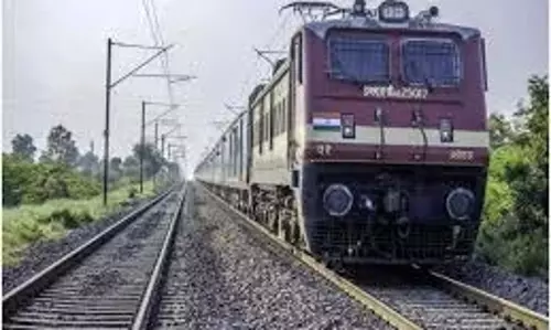 Bihar: चलती ट्रेन में लूटपाट, विरोध करने पर बदमाशों ने छात्र को नीचे फेंका