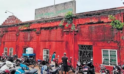 Cuttack में छत गिरने से असुरक्षित इमारतों पर चिंता, नगर निकाय ने अभी तक कोई कार्रवाई नहीं की Cuttack में छत गिरने से असुरक्षित इमारतों पर चिंता, नगर निकाय ने अभी तक कोई कार्रवाई नहीं की