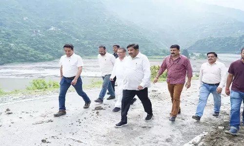 Mandi: सराज दौरे में उपमुख्यमंत्री ने कहा- नुकसान की भरपाई करेगी सरकार Mandi: सराज दौरे में उपमुख्यमंत्री ने कहा- नुकसान की भरपाई करेगी सरकार