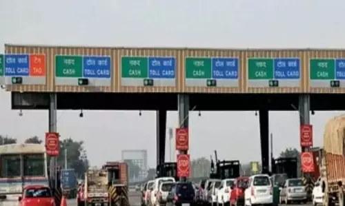 केंद्र ने पुल, फ्लाईओवर, सुरंग वाले राजमार्गों के लिए टोल रेट्स में 50 प्रतिशत तक की कटौती की केंद्र ने पुल, फ्लाईओवर, सुरंग वाले राजमार्गों के लिए टोल रेट्स में 50 प्रतिशत तक की कटौती की
