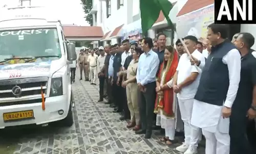 CM Dhami ने टनकपुर से कैलाश मानसरोवर तीर्थयात्रियों के पहले समूह को हरी झंडी दिखाई