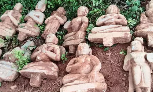 Andhra: येरागोंडापलेम में 12 अलवर मूर्तियाँ मिली
