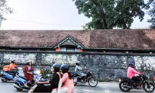 Kerala : अटिंगल क्षेत्र में परित्यक्त इमारतें ख़तरा पैदा करती हैं Kerala : अटिंगल क्षेत्र में परित्यक्त इमारतें ख़तरा पैदा करती हैं
