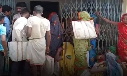 सेल्समैन ने किया चावल गायब, 65 हितग्राहियों का आरोप सेल्समैन ने किया चावल गायब, 65 हितग्राहियों का आरोप