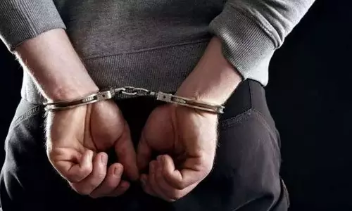 बस यात्रा के दौरान यौन उत्पीड़न: बस कंडक्टर गिरफ्तार