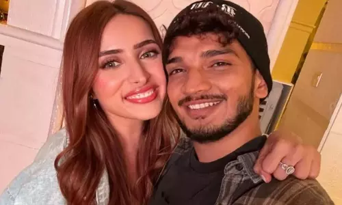 Munawar Faruqui ने महज़बीन कोटवाला से क्यों किया निकाह? Munawar Faruqui ने महज़बीन कोटवाला से क्यों किया निकाह?
