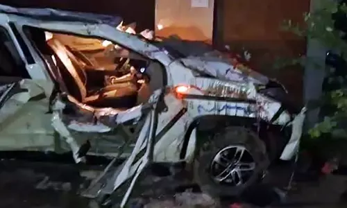 UP में दूल्हे को ले जा रही कार दुर्घटनाग्रस्त, 8 की मौत UP में दूल्हे को ले जा रही कार दुर्घटनाग्रस्त, 8 की मौत