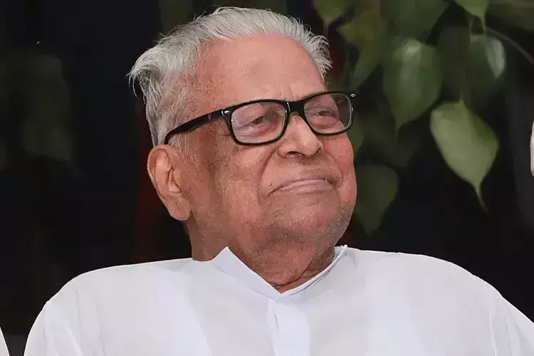 Kerala : डायलिसिस के बाद वीएस अच्युतानंदन की सेहत में सुधार हो रहा Kerala : डायलिसिस के बाद वीएस अच्युतानंदन की सेहत में सुधार हो रहा