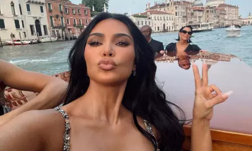 जेफ बेजोस-लॉरेन सांचेज की भव्य शादी में Kim Kardashian कानूनी लड़ाई क्यों लड़ रही थीं? जेफ बेजोस-लॉरेन सांचेज की भव्य शादी में Kim Kardashian कानूनी लड़ाई क्यों लड़ रही थीं?
