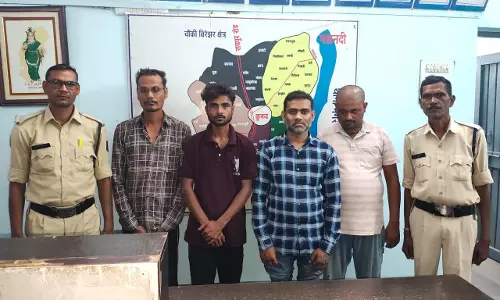 कुरूद पुलिस ने मारा छापा, 4 जुआरी गिरफ्तार