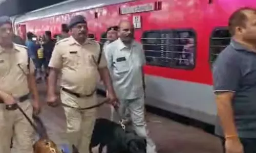 छत्तीसगढ़ आ रही ट्रेन को झांसी रेलवे स्टेशन में रोका गया, बम की सूचना पर हड़कंप