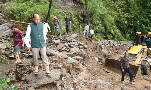 Seraj, धरमपुर से 65 लोगों को बचाया गया Seraj, धरमपुर से 65 लोगों को बचाया गया