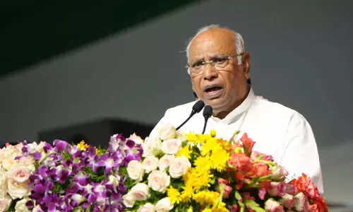 शीर्ष नेताओं ने Telangana कांग्रेस नेताओं को अनुशासनहीनता के खिलाफ चेतावनी दी शीर्ष नेताओं ने Telangana कांग्रेस नेताओं को अनुशासनहीनता के खिलाफ चेतावनी दी