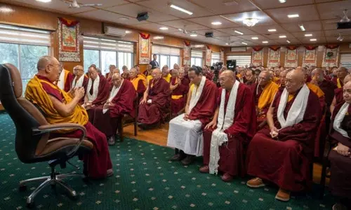 तिब्बती नेताओं ने Dalai Lama का समर्थन किया, आध्यात्मिक मामलों में हस्तक्षेप के लिए चीन की आलोचना की