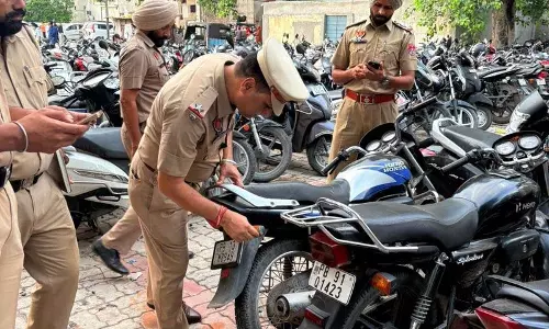 Police ने ‘सिक्योरपार्क ऑप्स’ के तहत पार्किंग स्थलों का निरीक्षण किया Police ने ‘सिक्योरपार्क ऑप्स’ के तहत पार्किंग स्थलों का निरीक्षण किया