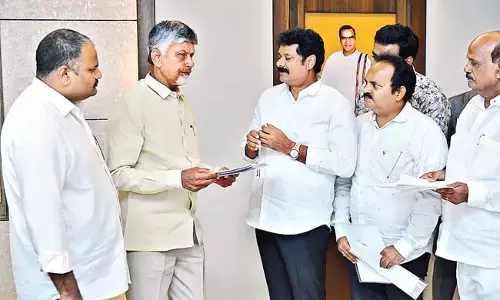 Andhra : विनियामक छूट के साथ रियल एस्टेट क्षेत्र तेजी से विकसित हो रहा है Andhra : विनियामक छूट के साथ रियल एस्टेट क्षेत्र तेजी से विकसित हो रहा है