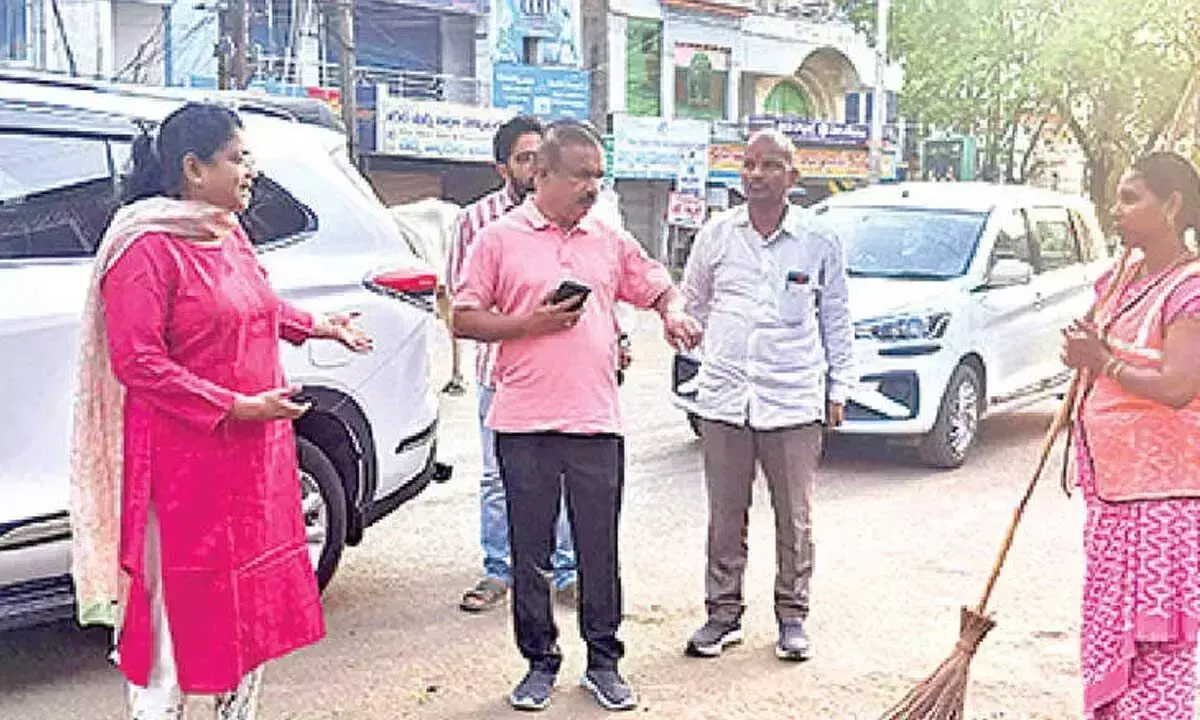 Andhra: कलेक्टर ने किया सफाई का निरीक्षण
