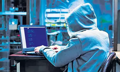 Hyderabad : 67 वर्षीय व्यक्ति को क्रेडिट कार्ड की लिमिट बढ़ाने का प्रस्ताव