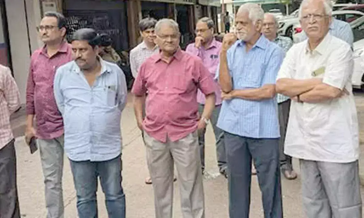 लंबे समय से लंबित मुद्दों का समाधान करें: एलआईसी पेंशनर्स