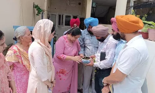 Amritsar के सिविल सर्जन ने घर-घर जाकर डेंगू के लारवा की जांच की