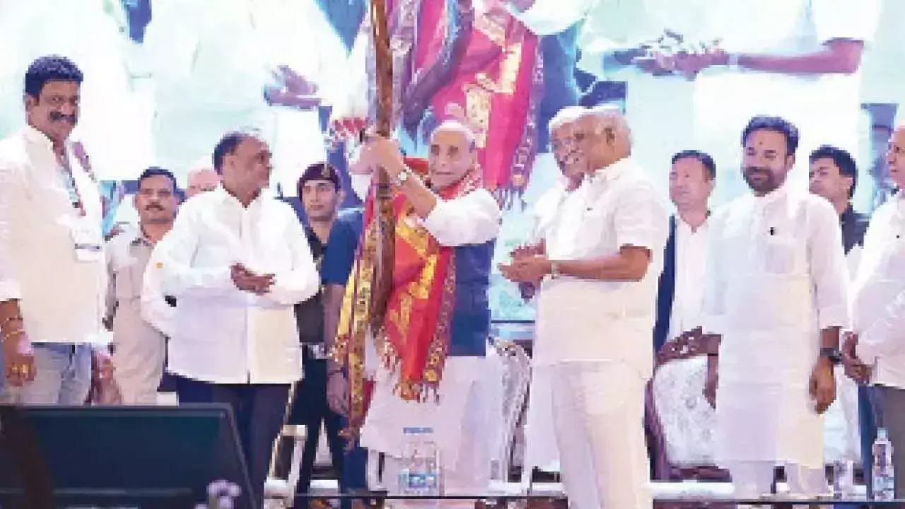 योद्धा-संत अल्लूरी एक प्रेरणा हैं: राजनाथ सिंह