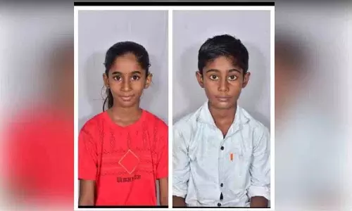 Adilabad जिले में दुखद घटना.. पानी के गड्ढे में गिरने से भाई-बहन की मौत Adilabad जिले में दुखद घटना.. पानी के गड्ढे में गिरने से भाई-बहन की मौत