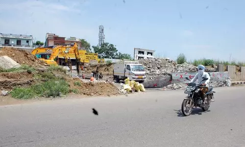 Loharka Road फ्लाईओवर का काम दो साल की देरी के बाद फिर शुरू हुआ
