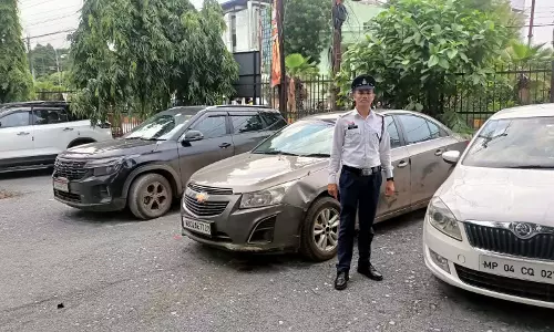 लापरवाहीपूर्वक स्टंट करना पड़ा महंगा, नाबालिग वाहन चालकों पर 37,600 का जुर्माना