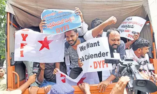 बेरोज़गार युवाओं पर नकेल